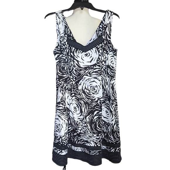 I.N. Studio Dresses & Skirts - I.N. Studio Black and White Floral Dress Size 14